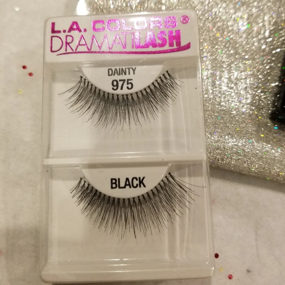 Makeup Forever Techni-Color Palette, sparkley silver makeup pouch and lashes! - Picture 3 of 3